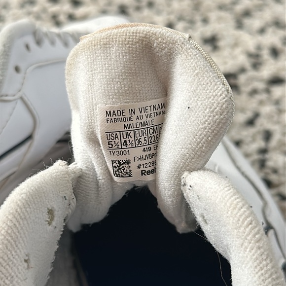 Navy & White Reeboks - Picture 9 of 10